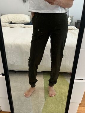 Lululemon Women’s Olive Green Jogger Track Athleisure Pant Size 2 / XS Like New